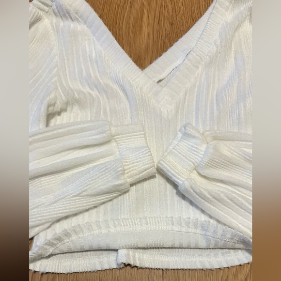 White V-Neck Ribbed Sweater Blouse with Cuffed sleeves - Picture 3 of 5